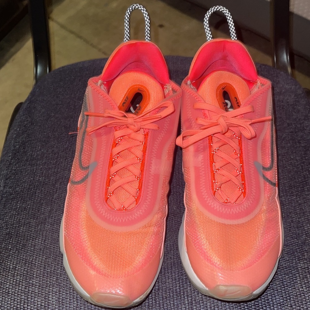 10 | Pink and Orange Nike air max 2090